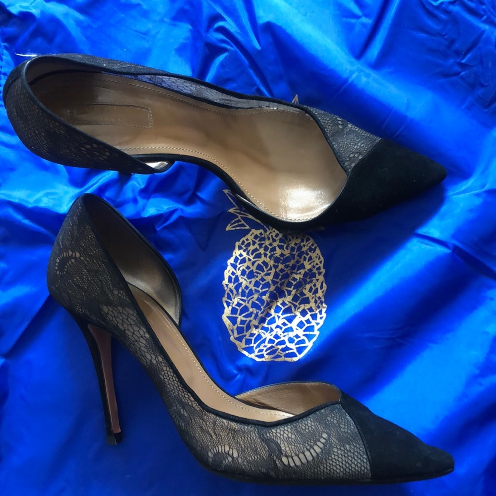 Pointy toe suede and lace pumps